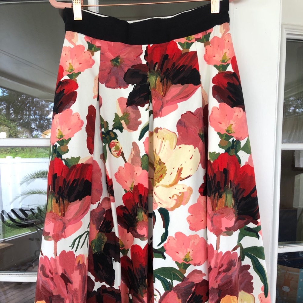 White House black market skirt!! Perfect for fall